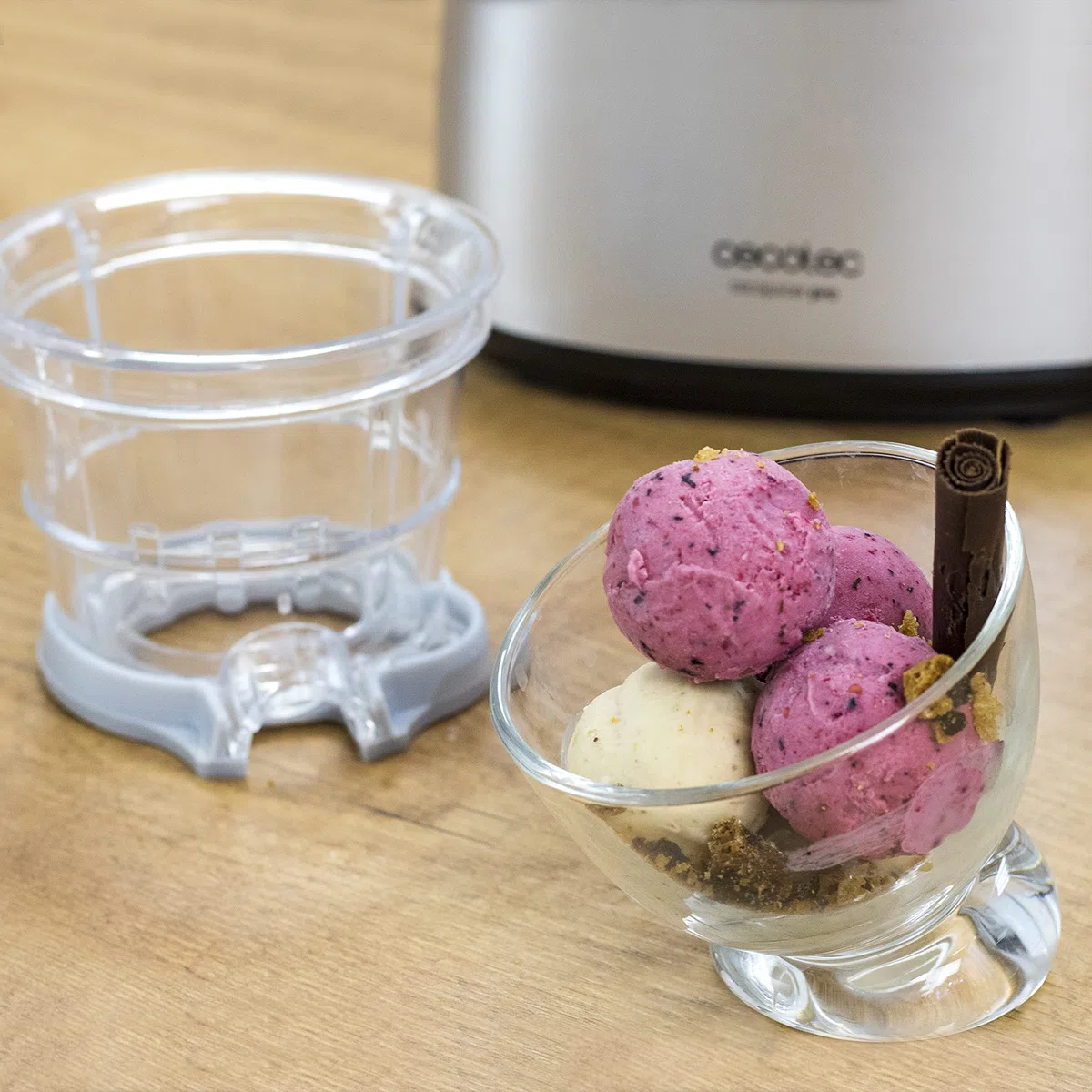 Cecotec Cecojuicer Pro Filtro Helados para Licuadora de Prensado en Frío, Para Frutas y Verduras, 45 rpm, 3 posiciones, Tambor de Tritan, BPA Free, Tapón antigoteo, Sistema de seguridad, 250 W