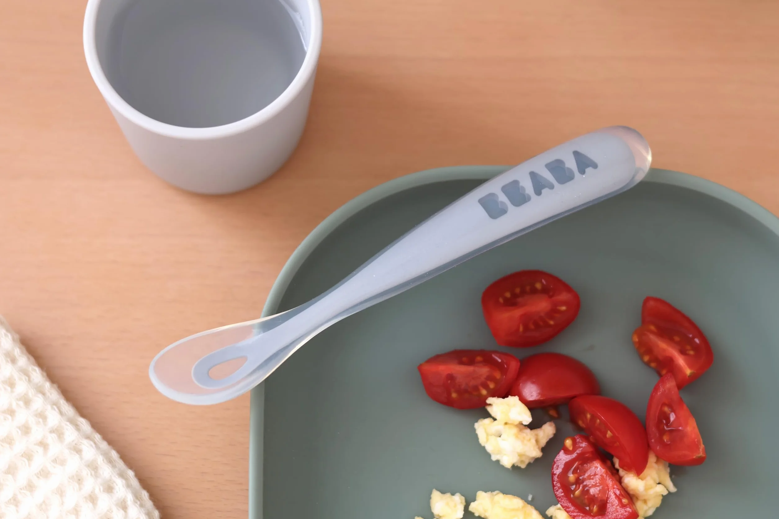 BÉABA Cucharas de Aprendizaje para Bebe, Silicona Suave, Juego de 2, Con estuche para guardarlas, Primera Edad, Ergonómica, Azul