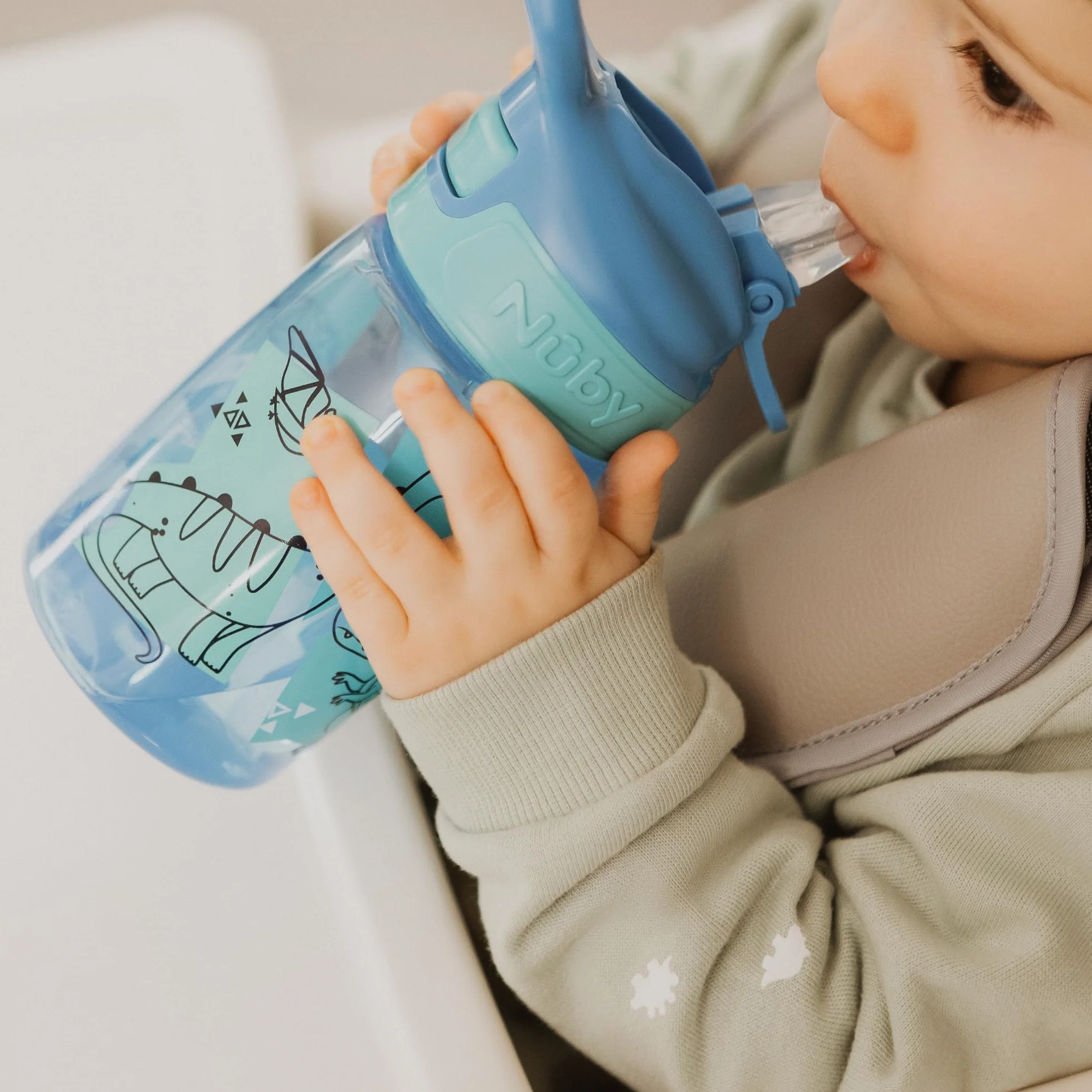 Nuby - Incredible Gulp Vaso De Aprendizaje Bebe Antiderrame - Botella Agua Bebe 360ml Con Asa Y Boquilla Suave - Vaso Antifugas con Motivos De Dinosaurios - Pack x2 - Apto Desde +18 Meses