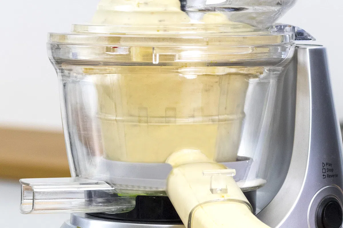 Cecotec Cecojuicer Pro Filtro Helados para Licuadora de Prensado en Frío, Para Frutas y Verduras, 45 rpm, 3 posiciones, Tambor de Tritan, BPA Free, Tapón antigoteo, Sistema de seguridad, 250 W
